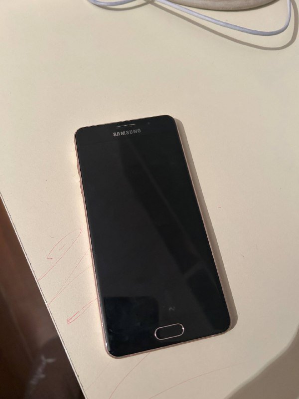 Телефон, колонка, электронные часы, умные часы