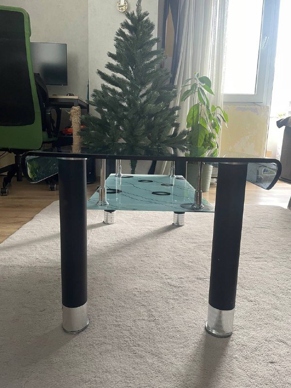 Стеклянный журнальный стол 2