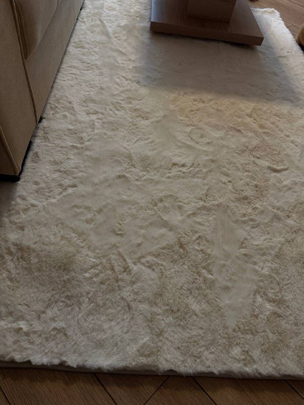 стул офисный, рабочий стол, ковры разных размеров и цветов 6