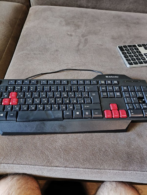 Mac studio m1 max 64gb, Lenovo Thinkpad P15s, клавиатура Apple, монитор Samsung, Mi Band 8, усилитель WiFi Xiaomi, веб-камера Logitech, клавиатура, подставка под ноутбук, когтеточка 10