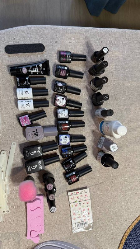 Домашний набор для маникюра с гель-лаками и лампой 2