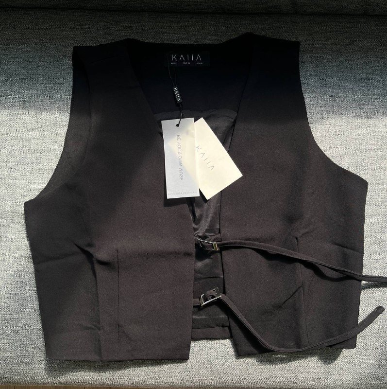 Кардиган, комбинезон Bardot, топ Kaiia 10