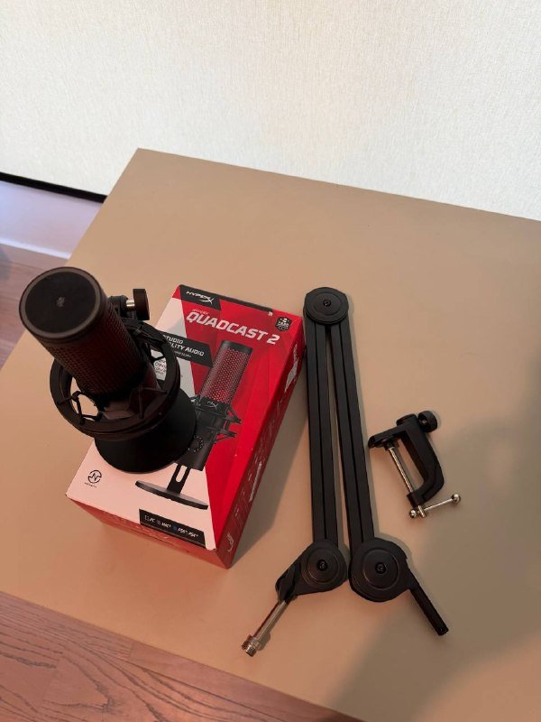 Микрофон HyperX с кронштейном