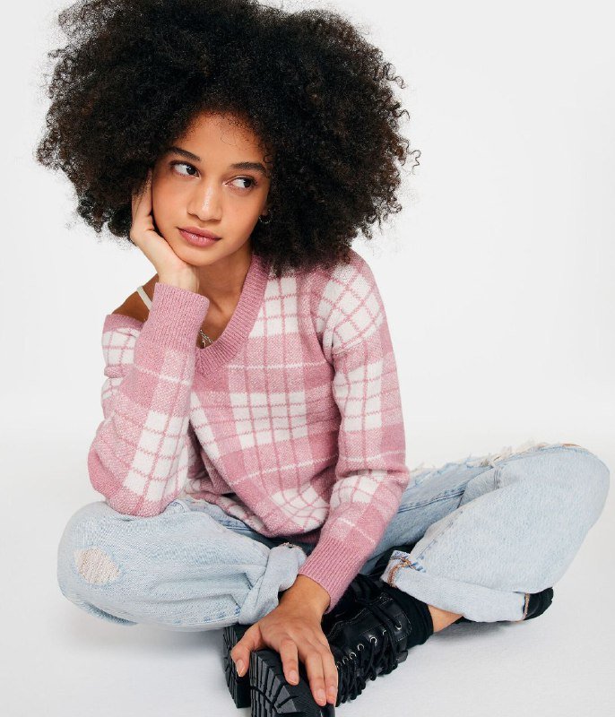 Розовый клетчатый женский свитер