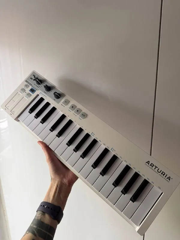 Arturia KeyStep MIDI controller keyboard 1