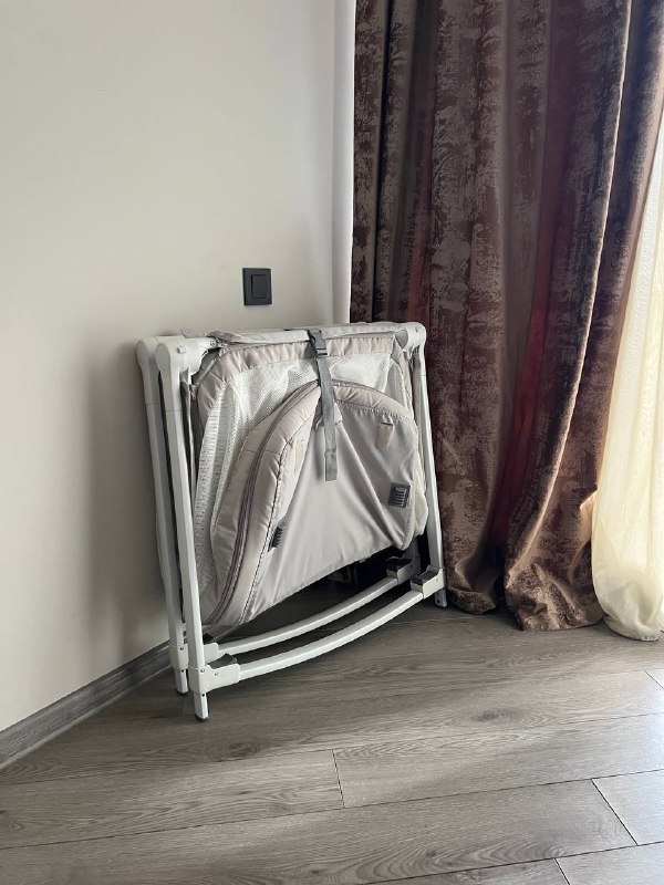 Детская кроватка Chicco с матрасом и простынкой 3