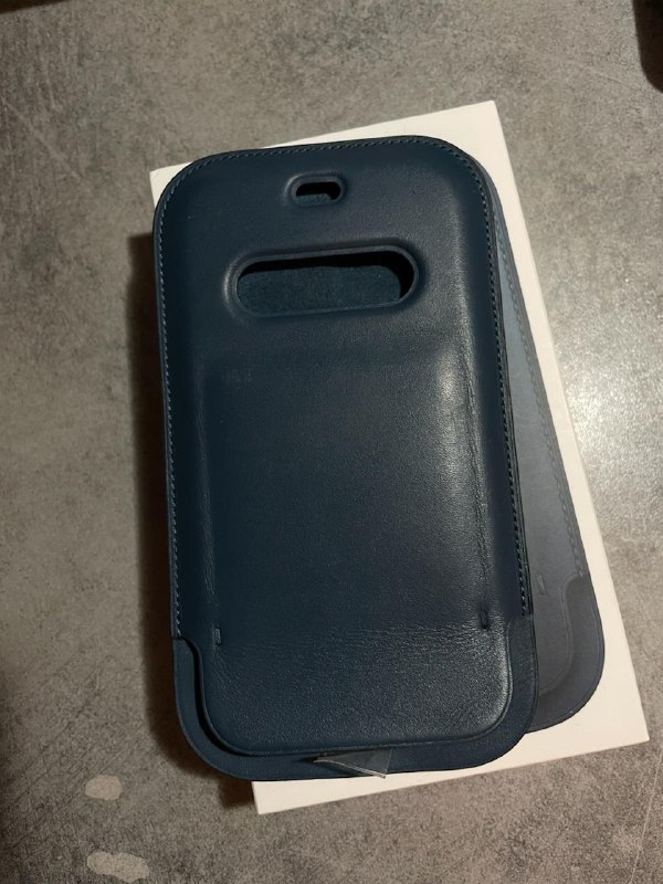 MagSafe Battery Pack и Leather Sleeve для iPhone 12 Mini 6