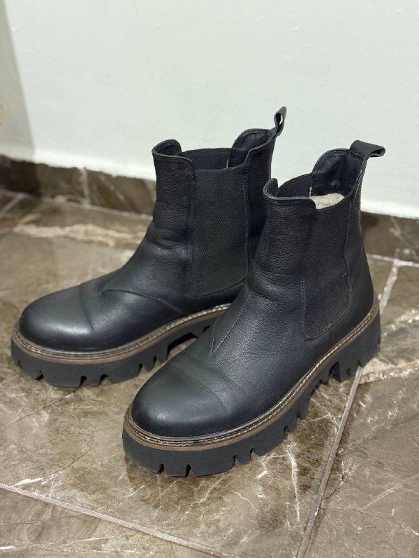 Кожаные ботинки на меху 40р