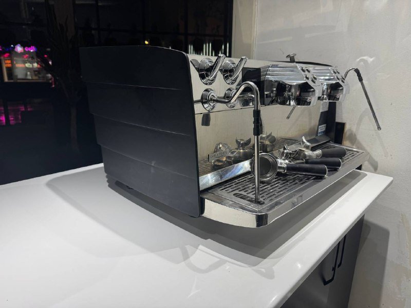 Проф. эспрессо-машина Victoria Arduino, кофемолка Mythos