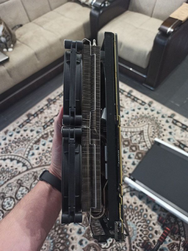 Сломанный ноутбук HP 635, видеокарта Radeon Vega RX 64, материнская плата Asus ROG Crosshair VIII Hero 5