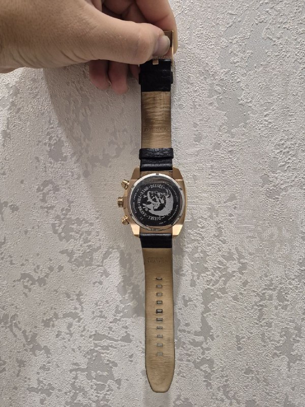 Часы Diesel, футболка Diesel, кроссовки Lacoste, куртки кожаные Gipsy, Nike Blazer 2