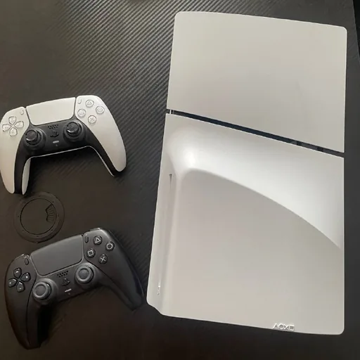 PlayStation 5 Slim, 2 джойстика