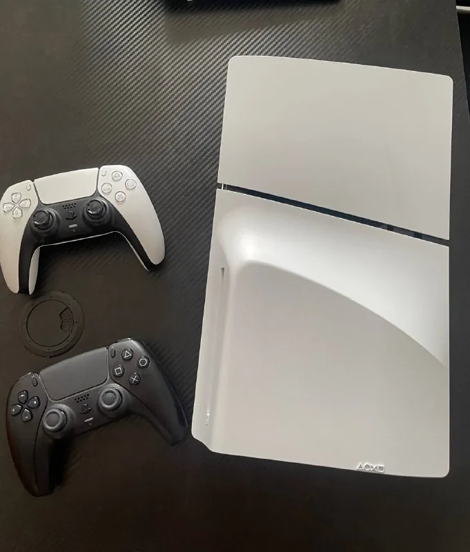 PlayStation 5 Slim, 2 джойстика