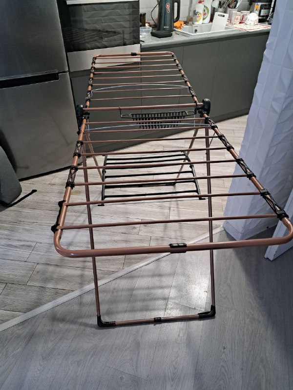 Стол 120х60, Напольный вентилятор Sanier, Ветродуйка ILITEK, Сушилка для одежды 4