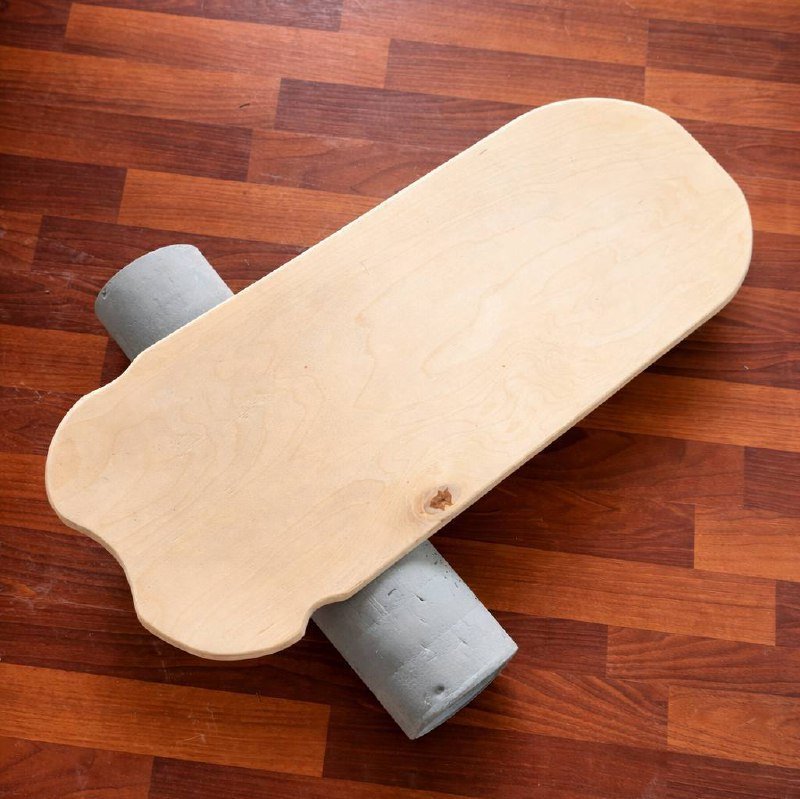 Бассейн надувной, весы MAXBOSCH, надпись Космос нас любит, деревянный стол, стойка синтезатора, баланс борд 6