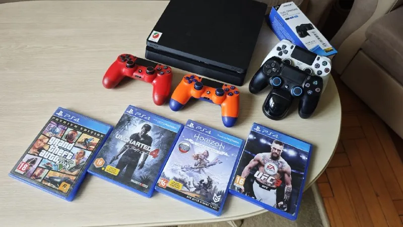 PS4 Slim, 4 геймпада, 4 игры 1