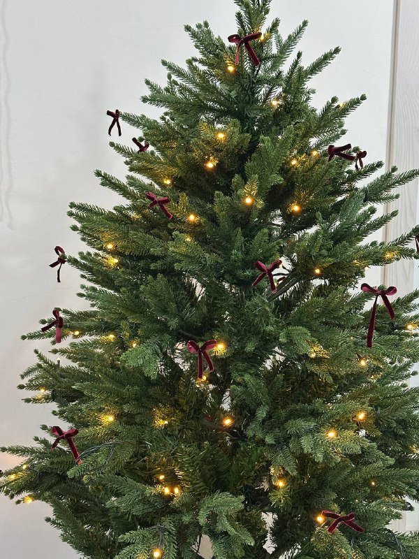 Ёлка искусственная с гирляндой 2