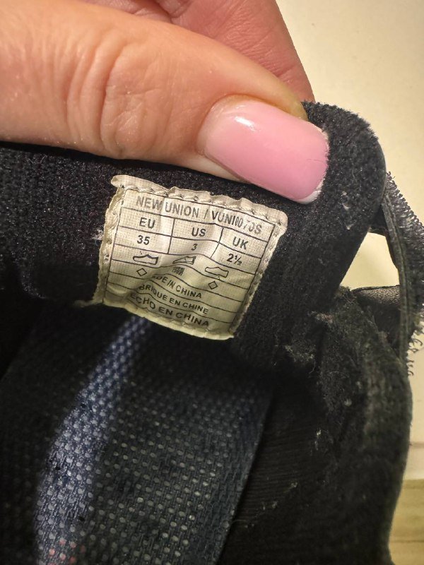 Куртка Okaidi, сапожки Quechua, сапожки Zara, кеды Levi’s 10