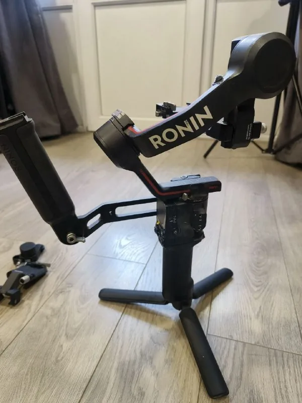 DJI RS 3 Combo, DJI R Vertical Camera Fixing Component 1