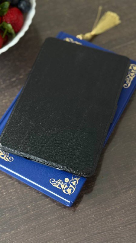 Amazon Kindle Paperwhite 3, чехол, кабель 2