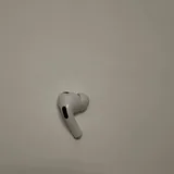 AirPods Pro 2 с кейсом и правым наушником 5