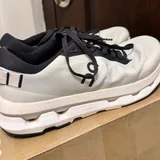 On Running sneakers 5