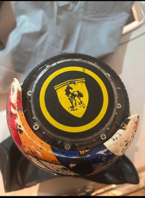 Яркий гироскутер на колесах 3