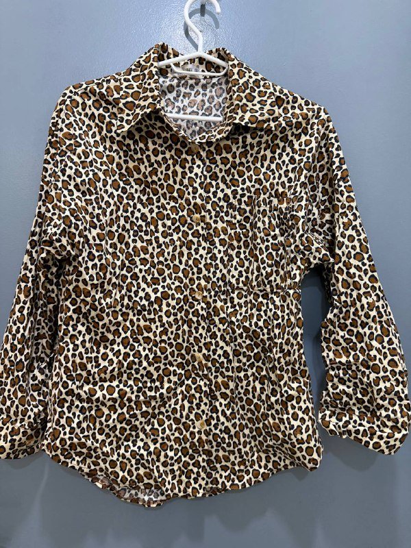 Черные и синие джинсы Bershka Mom, пиджак Monki, рубашки, платья 5