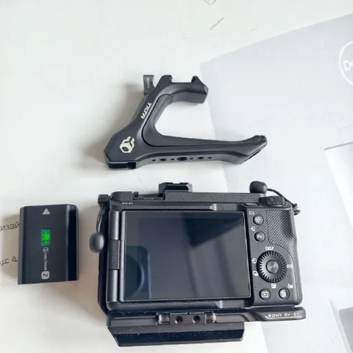 Sony ZV-E1 камера, клетка Tilta, аккумулятор