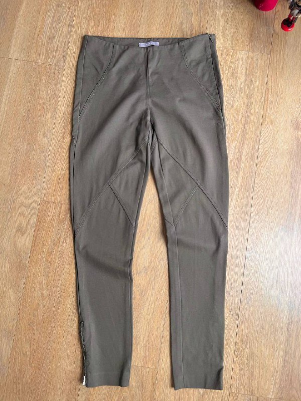 Свитер Pinko, свитшот Max&Co, юбка Urban Outfitters, леггинсы Stefanel 7