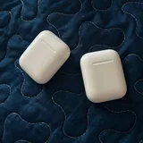 AirPods первого поколения, две пары 2