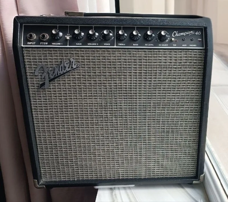 Fender Champion 40 гитарный комбоусилитель 1