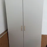 Шкаф, полка и металлическая вешалка 1