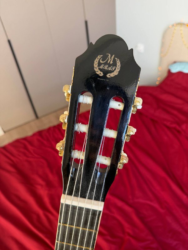 Классическая гитара с нейлоновыми струнами 3