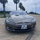 Tesla Model S 85D 1