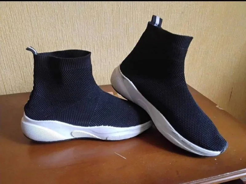 High-top sneakers, size 37