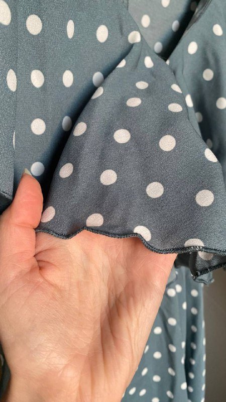 Женские брюки, платье и блузка, детская кофточка, трусы для собаки 4