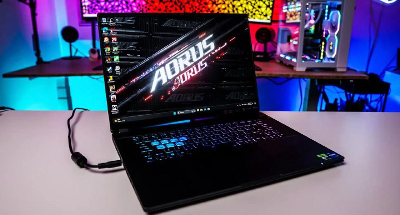 Игровой ноутбук GIGABYTE AORUS 16X, мышь Logitech