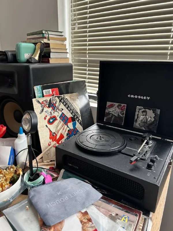 Проигрыватель Crosley Voyager