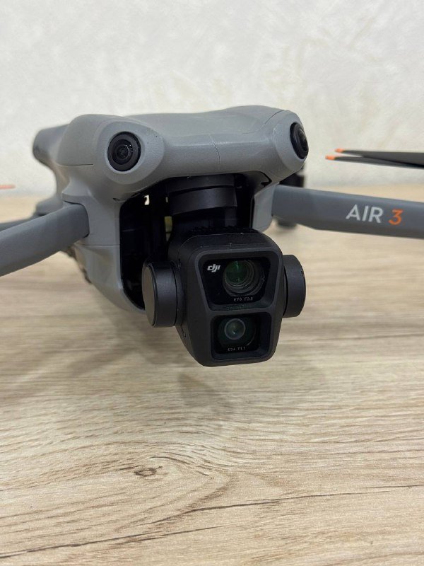 Дрон DJI Air 3, аккумуляторы, зарядная станция, защитный колпак 3
