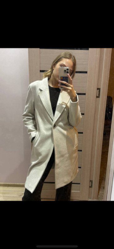 Пальто beige, топы синий и белый, коричневые штаны, черные джинсы, синяя блузка, синее поло, рубашка