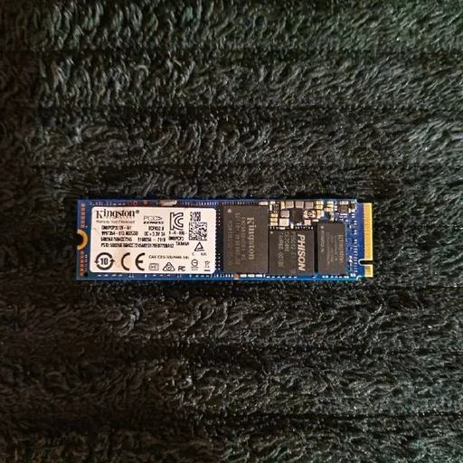 NVMe SSD Kingston 512 ГБ
