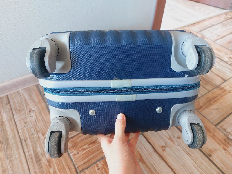 Синий чемодан ручная кладь б/у 6