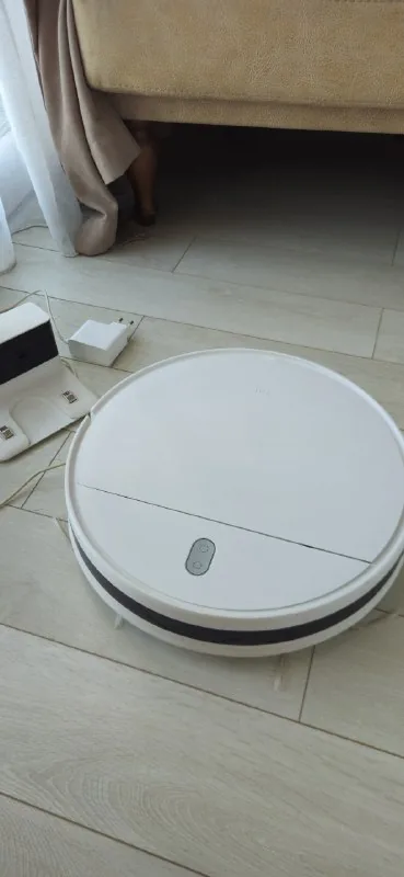 Робот-пылесос Xiaomi Mi Robot Vacuum-Mop Essential 1