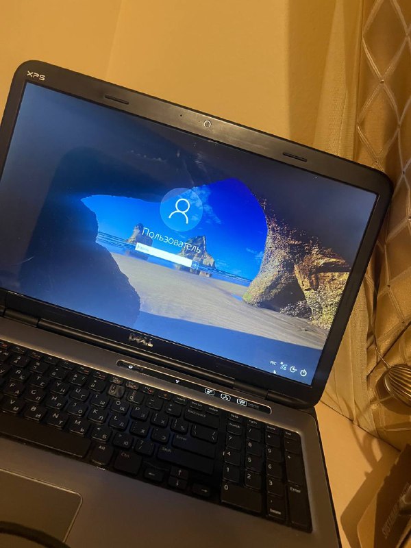 Ноутбук на запчасти Dell XPS большой экран без зарядки