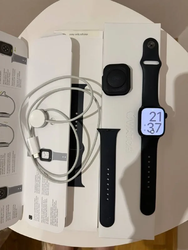 Apple Watch Series 7, 41 мм, алюминиевый корпус, ремешок 1