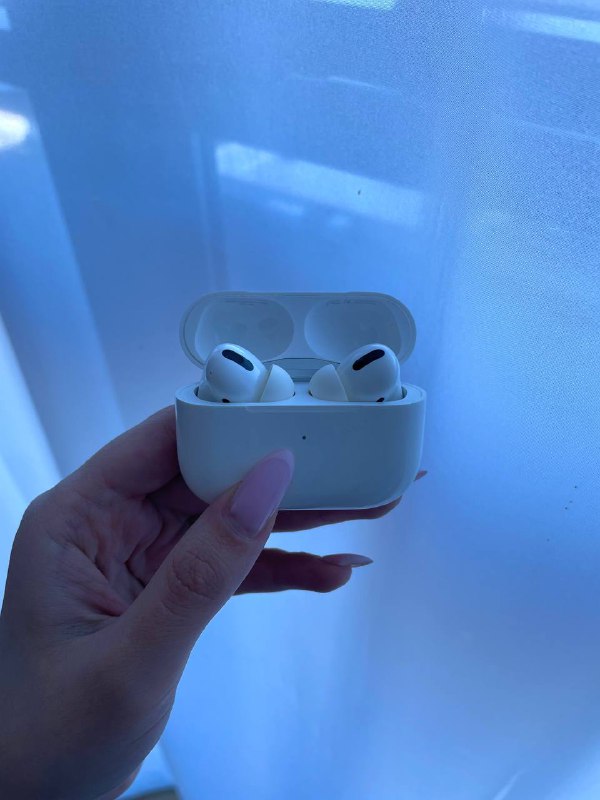 iPad Air, DualSense Controller, AirPods Pro 3