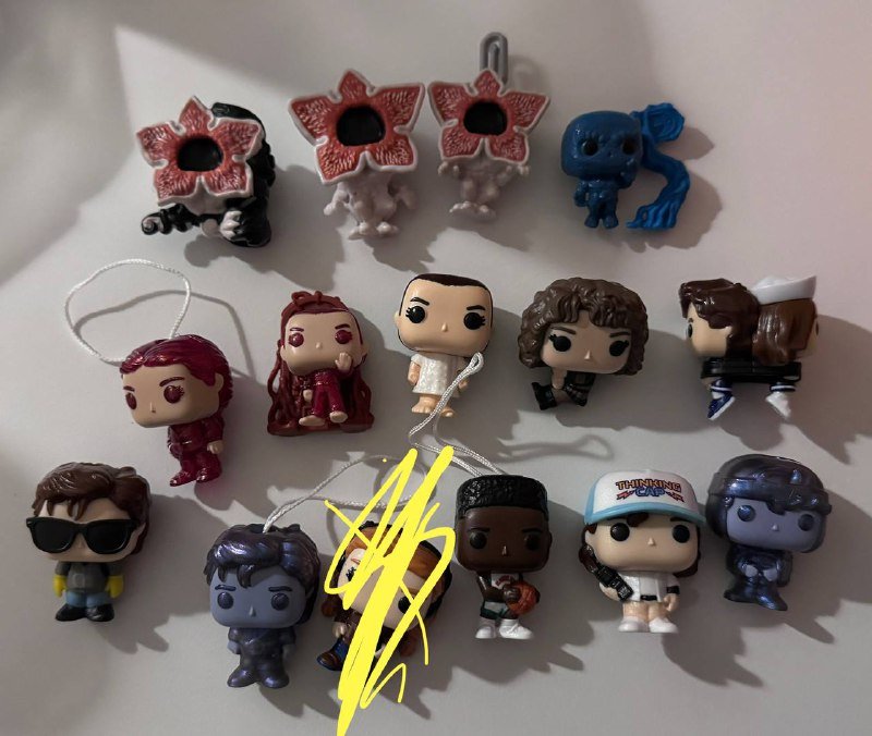 Фигурки из киндера по сериалу Очень странные дела