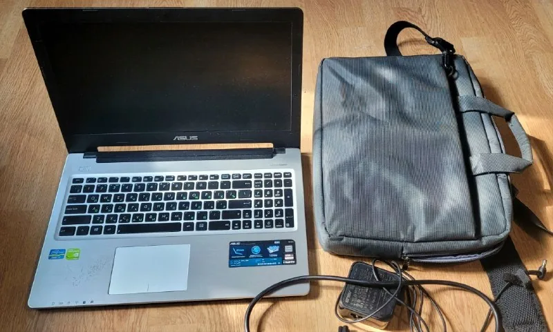 Asus laptop, carrier, Panasonic RB-M500 headphones, stabilizers 1