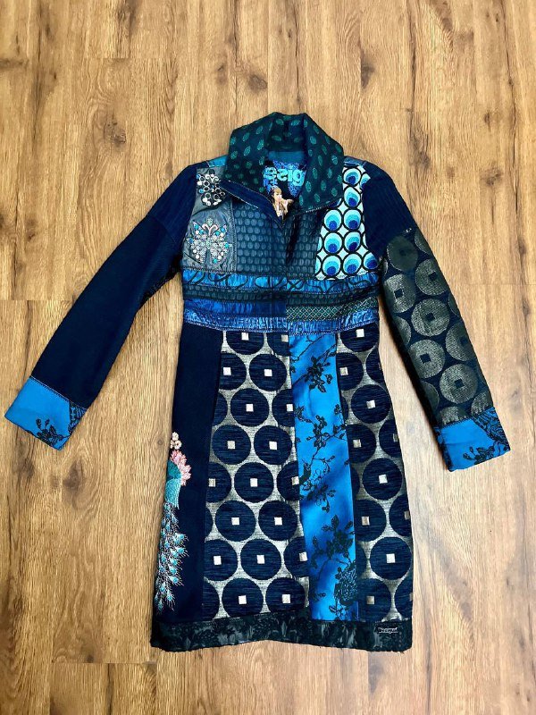 теплый костюм черный, теплый костюм бежевый, женская куртка черная, пиджак песочный, пальто синее, блузка белая, блузка красная, новогодние штаны 5